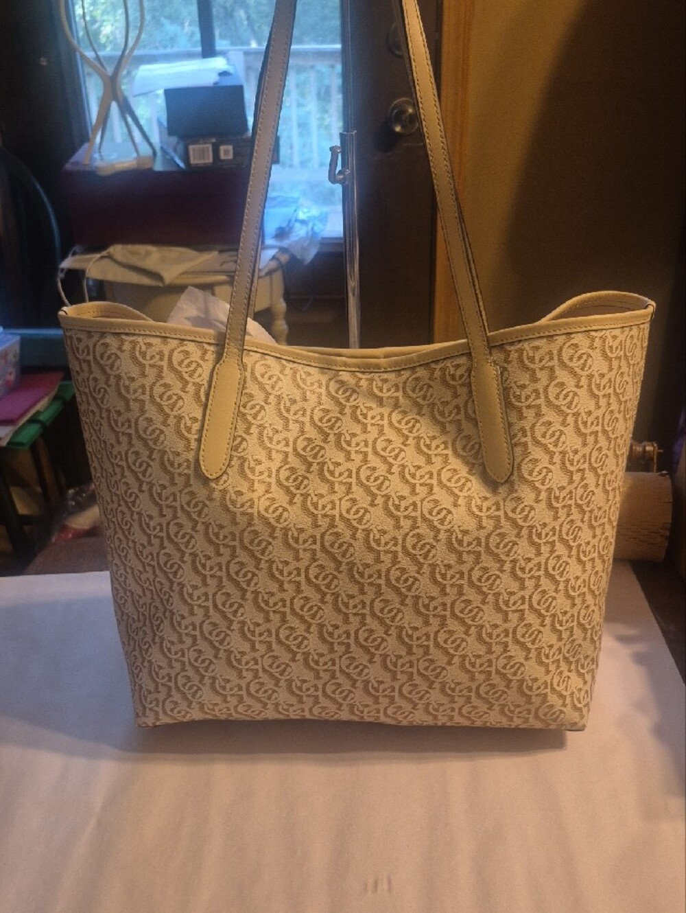 EUC!! Coach Beige & Cream Signature Canvas Tote - Picture 2 of 11